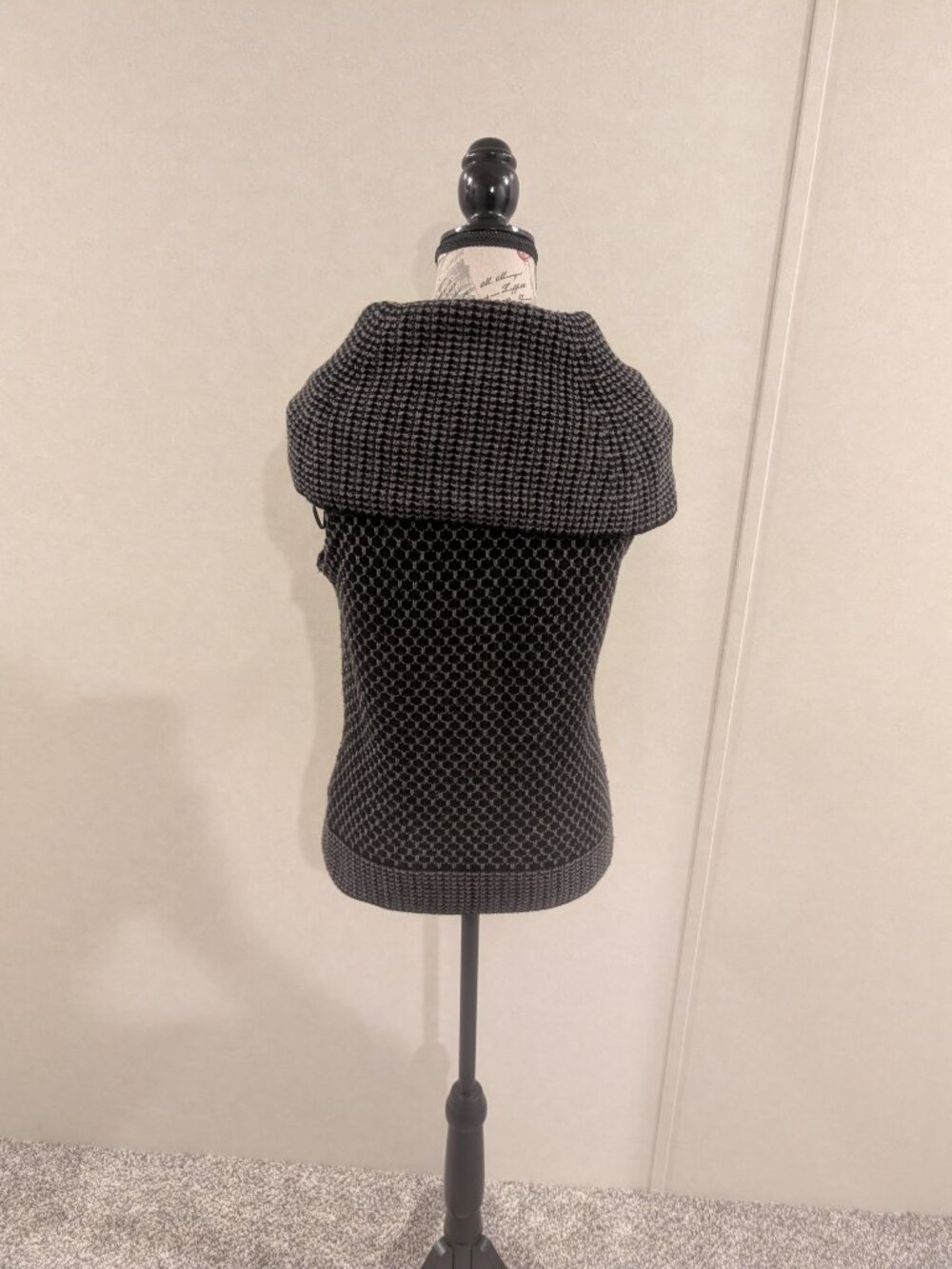 Nine West Black & Gray Honeycomb Knit Sleeveless Hooded Sweater Size Medium - Picture 7 of 8